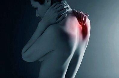 Болка между лопатките, причината за която се крие в патологиите на гръбначния стълб